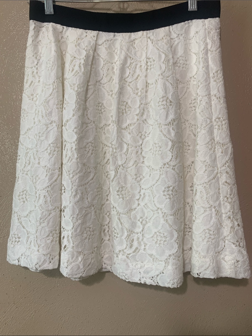 LOFT size 8P White Lace Floral Skirt with Black Waistband NWT